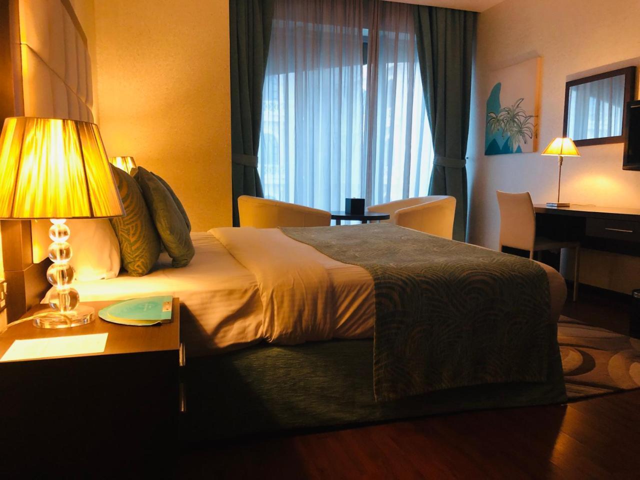Gokulam Park Doha Hotel Екстериор снимка